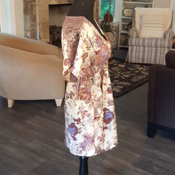 Ultra Pink Floral Top with Lace and Huge Pockets - Picture 2 of 10